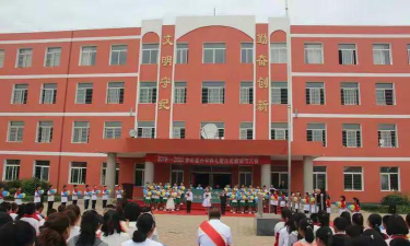 福兴地乡学校阅读区
