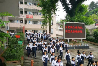 龙泉市第二中学阅读区