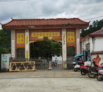 钓鱼乡中学阅读区