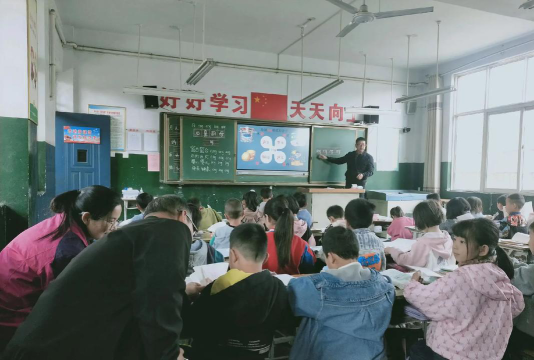 渑池县洪阳镇东洪阳小学阅读区