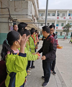 吴川市塘缀镇冷水小学阅读区