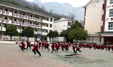 建始县景阳镇民族小学阅读区