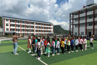 建始县龙坪乡下棋棚中心小学阅读区