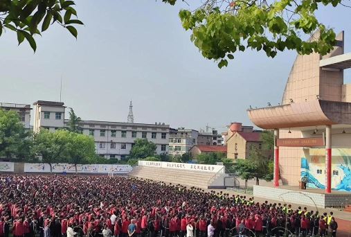 吴川市塘缀镇志甬小学阅读区