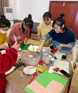 辽阳县三宝美术培训中心有限公司阅读区