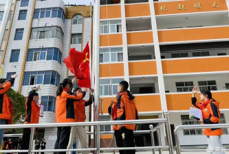 巴东县清太坪镇民族小学阅读区