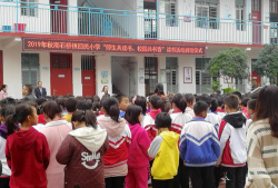 石桥镇回民小学阅读区