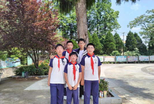 吴川市兰石镇六庄小学阅读区