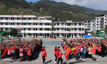 宣恩县万寨乡白果中心小学阅读区