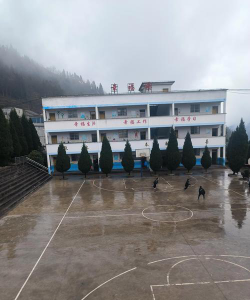 咸丰县活龙坪乡民族中心小学阅读区