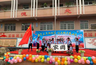 白石中心学校阅读区