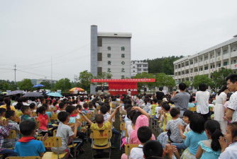 罗田县大河岸小学阅读区