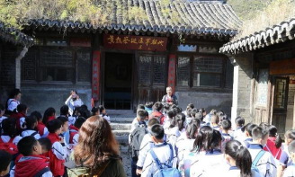 松山区王府镇红花沟中学阅读区