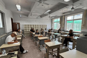 瓦房店市第二高级中学阅读区