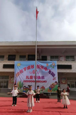 信阳市平桥区明港镇尚河小学阅读区