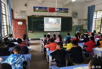 富宁县花甲中心学校阅读区