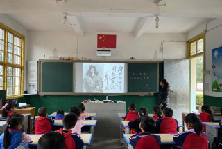 富口中心小学阅读区