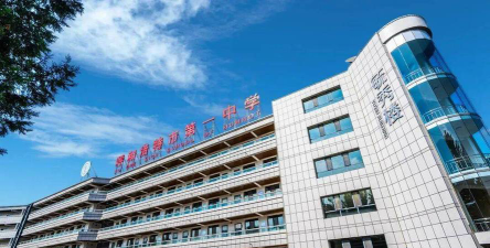 呼和浩特市一中阅读区