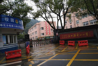溪口镇中心小学阅读区