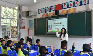 寻甸县六哨乡中心完小阅读区