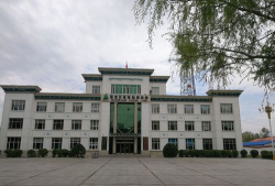 哈拉海军马场中学阅读区