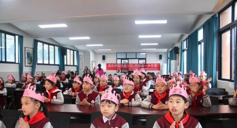 自贡市大安区凤凰学校阅读区