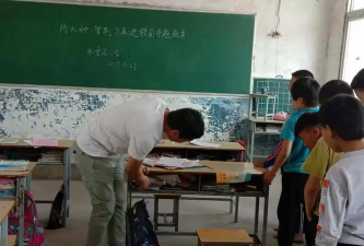 平舆县东和店镇木香店小学阅读区