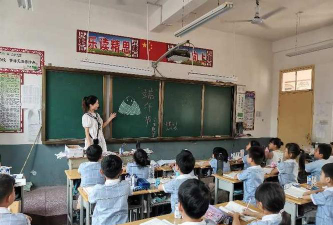 遂平县沈寨乡中心小学阅读区
