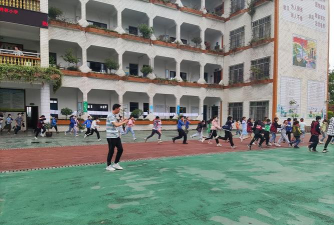 泸州市江阳区丹林学校中学部阅读区