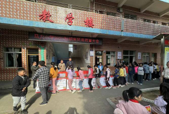 化州市平定镇马力小学阅读区