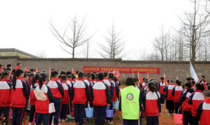 云南省罗平县罗雄镇东屏小学阅读区