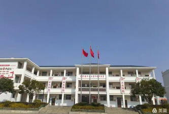 龙潭乡初级中学阅读区
