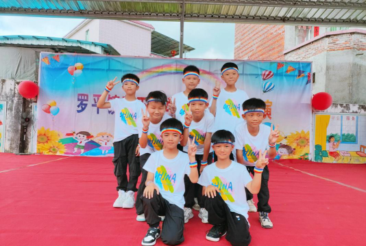 化州市合江镇旺埇小学阅读区
