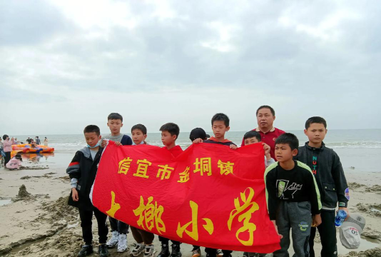 信宜市金垌镇合垌小学阅读区