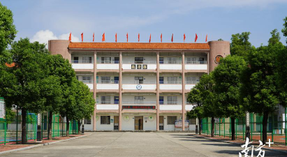 海丰县公平镇中心小学阅读区
