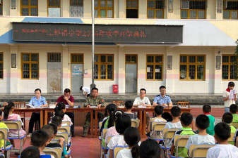 安海镇坑边村文峰小学学前班阅读区