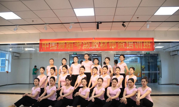 资阳市雁江区红舞鞋文化艺术培训学校有限公司阅读区