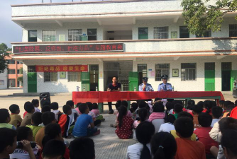 海丰县平东镇中心小学阅读区
