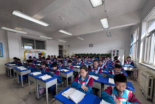 佳木斯木材子弟学校阅读区