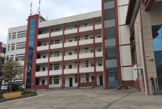 三台县新鲁镇龙桥初级中学校阅读区