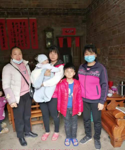 信宜市怀乡第一中心小学阅读区