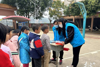 信宜市怀乡镇大威小学阅读区