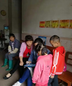 信宜市贵子镇中伙小学阅读区