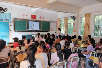 信宜市贵子镇云世小学阅读区