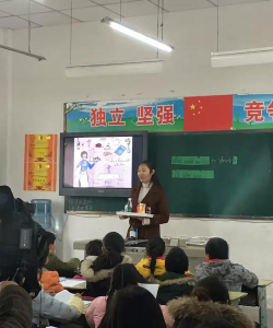 三台县老马乡学校阅读区