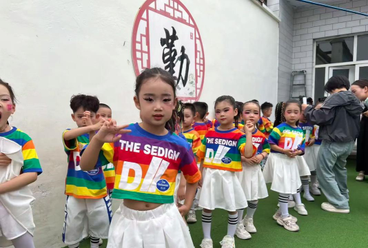岳池县苟角镇风门坳村群英幼儿园阅读区