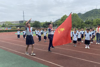 建德市下涯中心小学阅读区