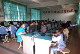 广宁县石涧镇中心小学阅读区