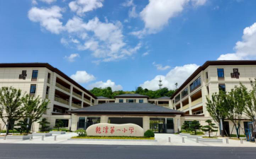 建德市乾潭中心小学阅读区