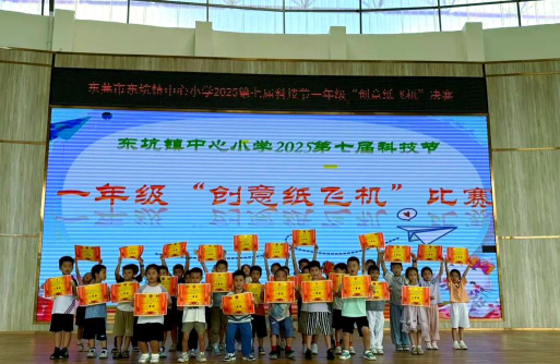东坑镇东坑小学阅读区